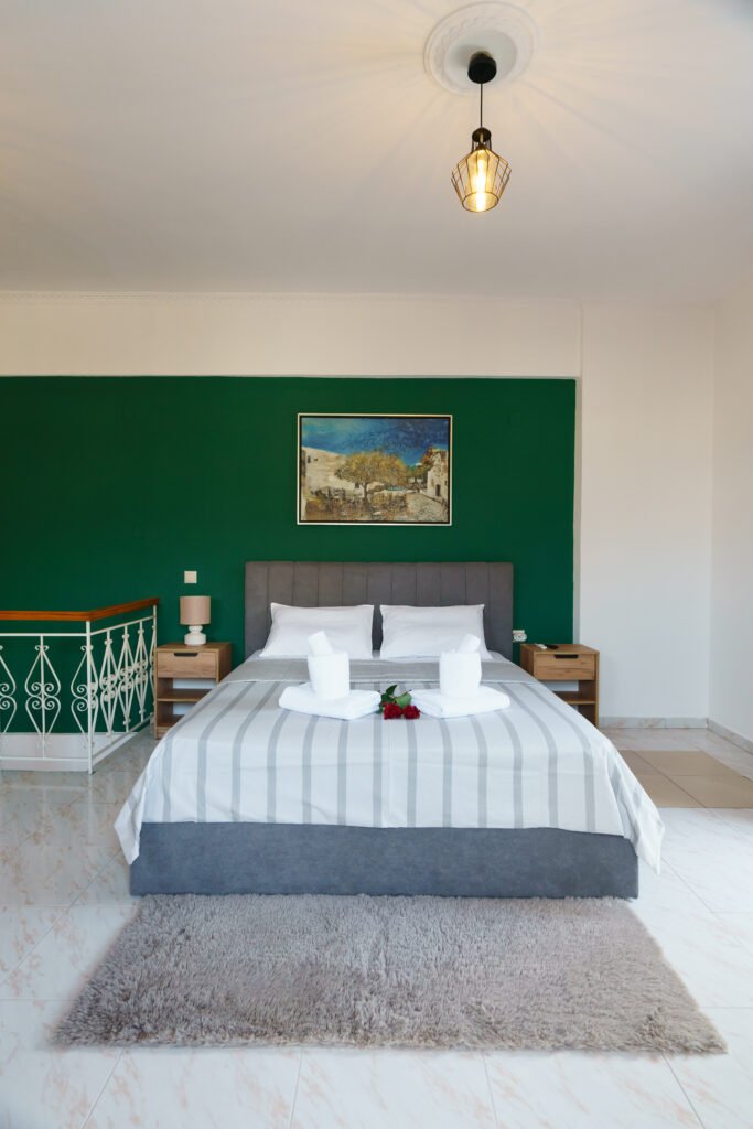 Nopu Maisonette – εσωτερικός χώρος | μεζονέτα στην παλιά πόλη της Καλαμάτας · Front Easy STR Airbnb Καλαμάτα
