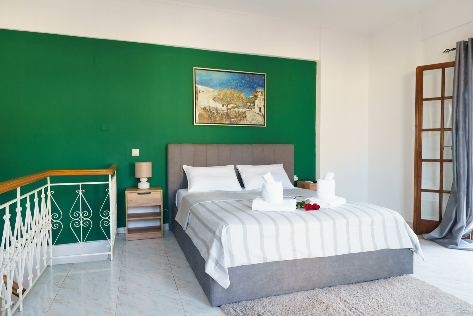 Nopu Maisonette – λεπτομέρεια διαμερίσματος | μεζονέτα στην παλιά πόλη της Καλαμάτας · Front Easy STR Airbnb Καλαμάτα