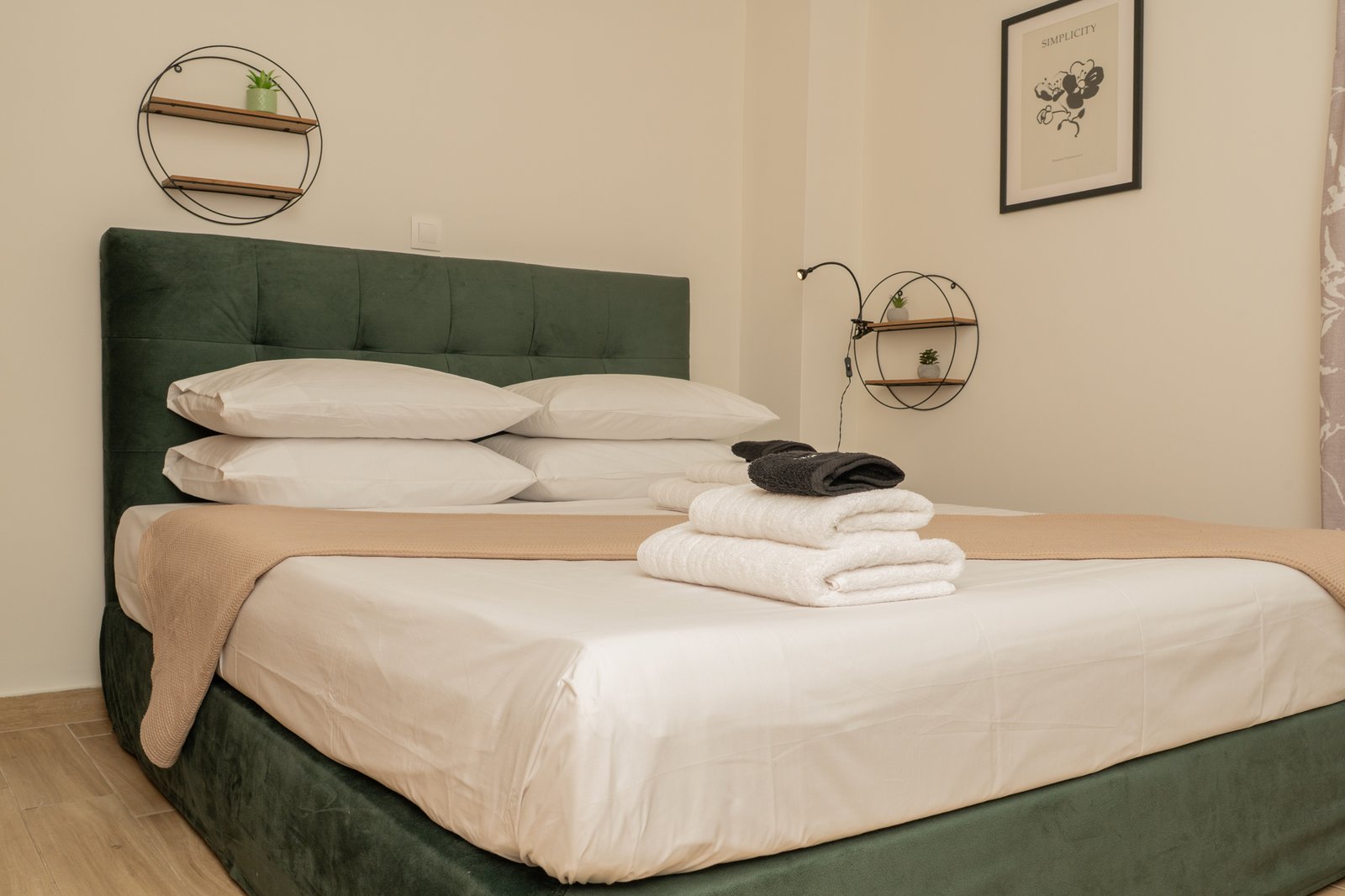 Terra House – εσωτερικός χώρος | διαμέρισμα 2 υπνοδωματίων στο κέντρο της Καλαμάτας · Front Easy STR Airbnb Καλαμάτα